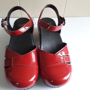 Dansko Maeve Patent Cherry Mary Jane Sandals sz 40